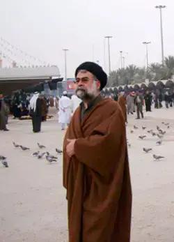 صورة المرحوم السيد محسن الحسيني الطهراني بين الحرمين
