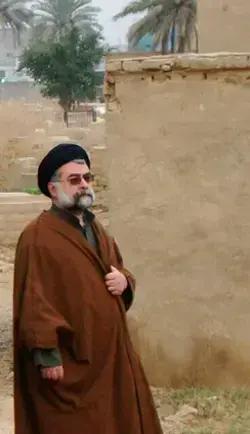 صورة آية الله السيد محسن الطهراني في مقبرة وادي الصفا في كربلاء