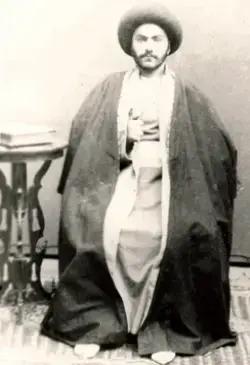 صورة نادرة لآية الله السيّد علي القاضي فترة شبابه